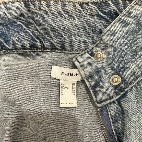 Forever 21 denim jumpsuit 0X washed but never worn - Picture 6 of 8